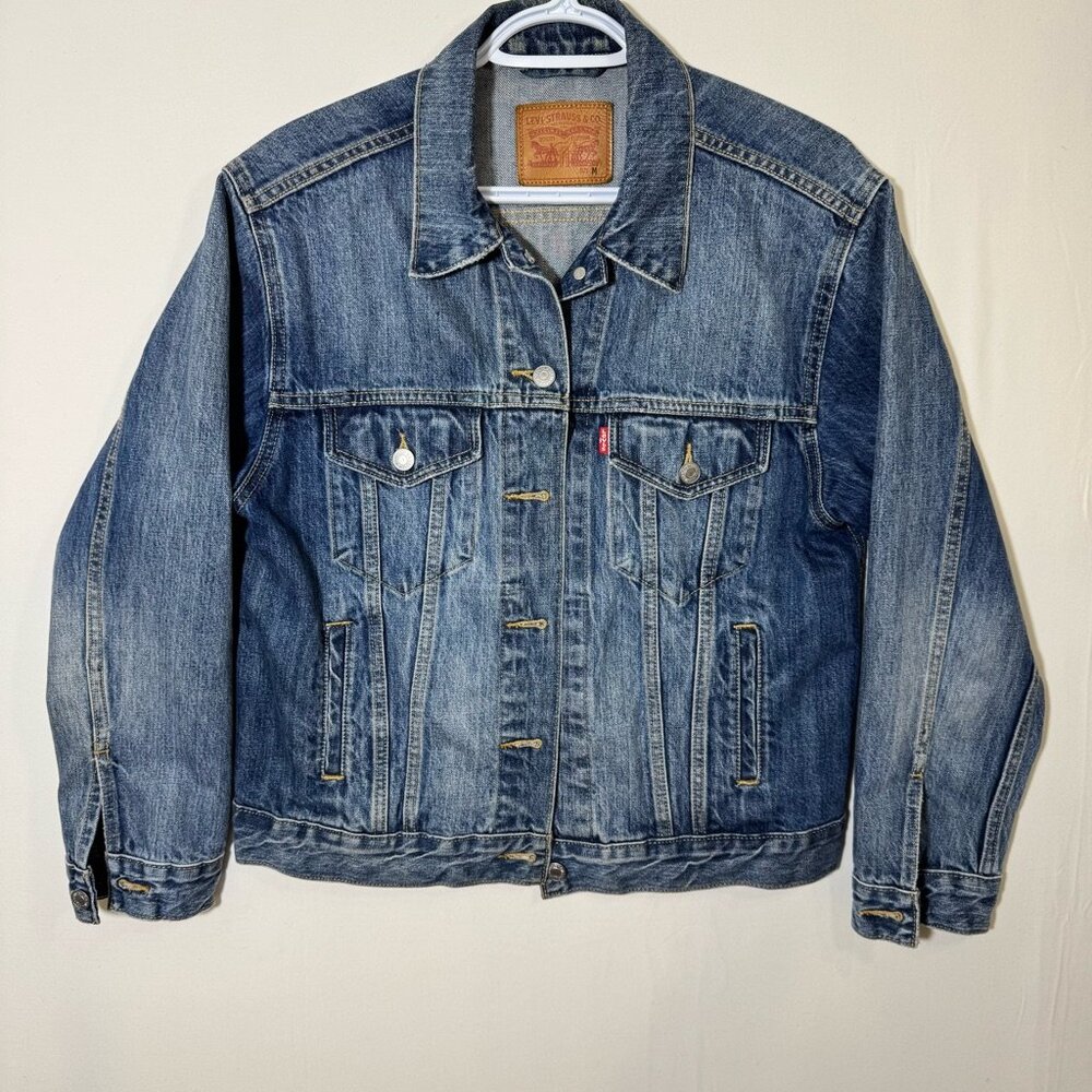 Levi’s Trucker Denim Jacket Women’s M Blue Medium Wash Cotton Vintage Style Fall